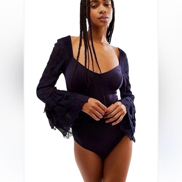 NWOT Free People Eyelet Lace Tiered Ruffle Sleeve Bodysuit Small Navy Blue - Picture 2 of 9